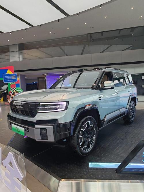 重庆165比亚迪方程豹硬派越野的爆款，英菲尼迪35周年与你共成长